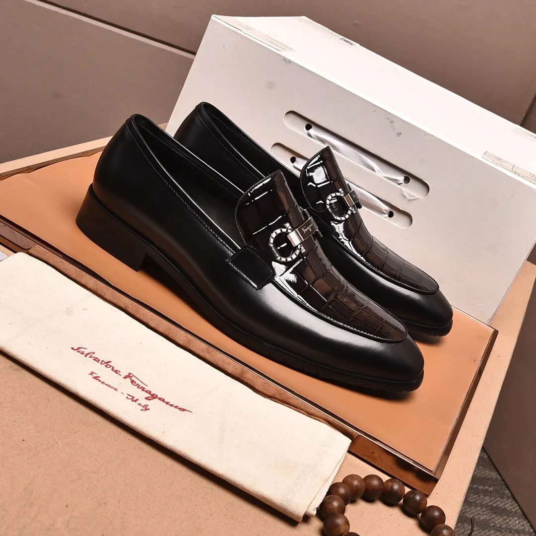 Men's shoes 💰540📛📛(water-dyed cowhide) Salvatore Ferragamo high-end (Salvatore Ferragamo) is the world's top luxury footwear brand. It comes from the fashion kingdom of Italy and is famous all over the world for its traditional handmade design and novel styles...🚶🏻🚶🏻New suit shoes are available simultaneously at the counter. This model is purely handmade. The fabric is imported from Italy's original first-layer cowhide. Soft water-dyed cowhide lining. Original authentic outsole🌀🌀Size: 38➖44